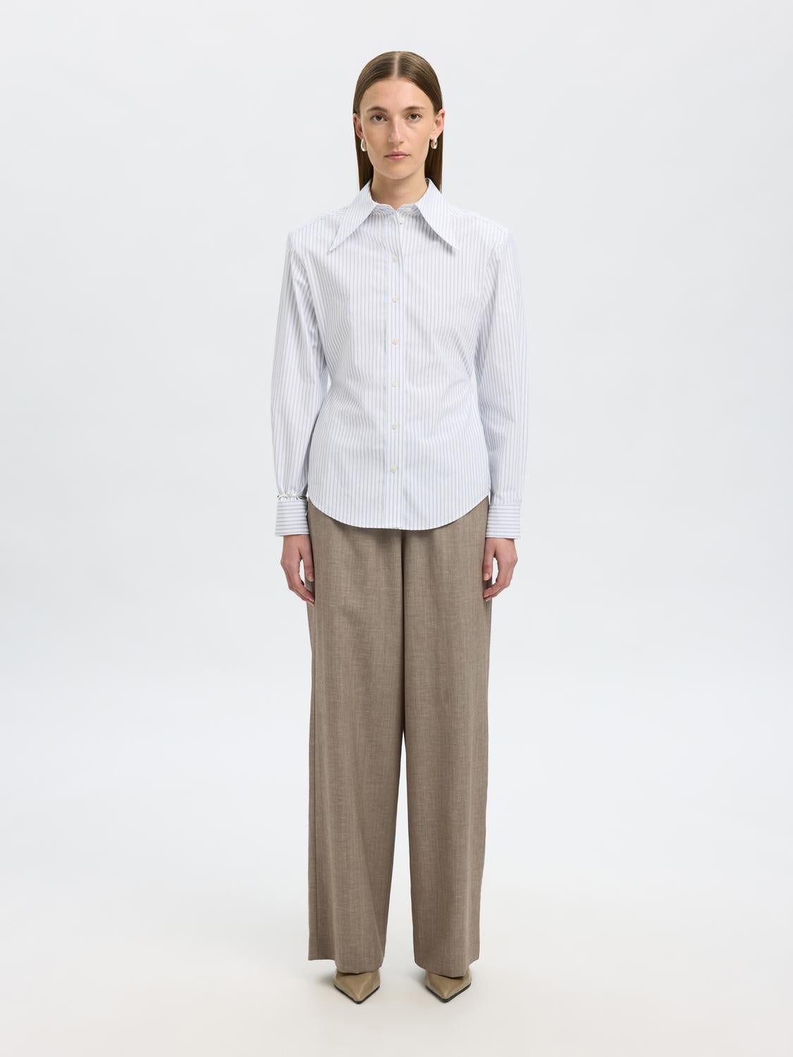 model_shot-front_full